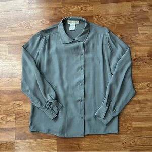 3/$20 Jones New York gray blouse size 4